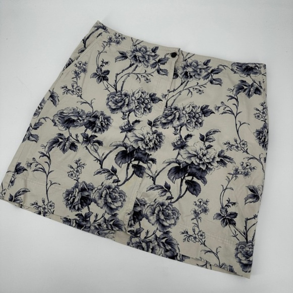 Floral Print Mini Skirt in Cream and Black